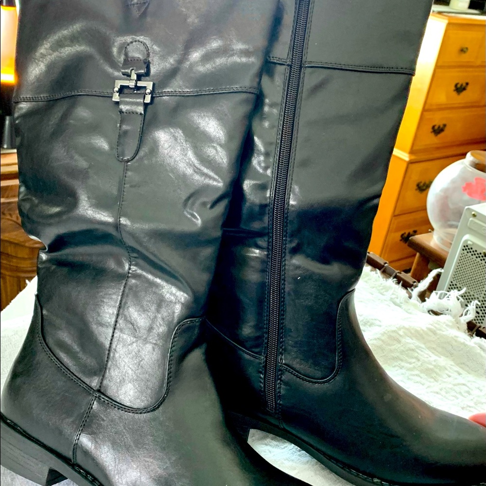 Avenue buckle riding boots